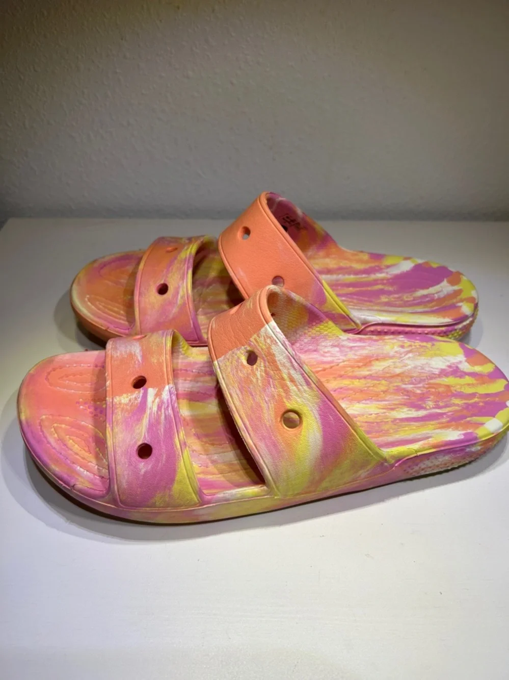 CROCS Classic Slide Sandals in Marbled Papaya |Size 9 - Picture 9 of 14
